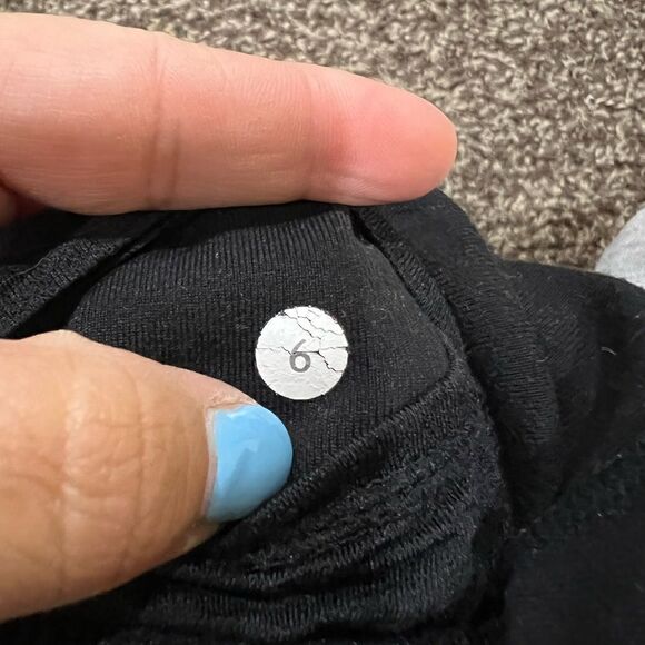 Lululemon Crop Yoga | 6 - Picture 4 of 4